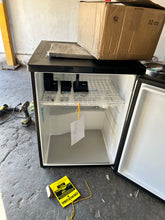 Cargar imagen en el visor de la galería, Dispensador Kegco para Bebidas Carbonatadas SALDO.
